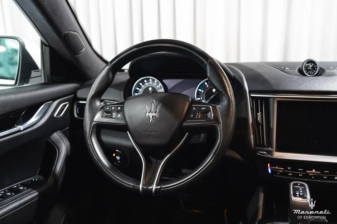 Maserati Levante снимка Maserati Levante