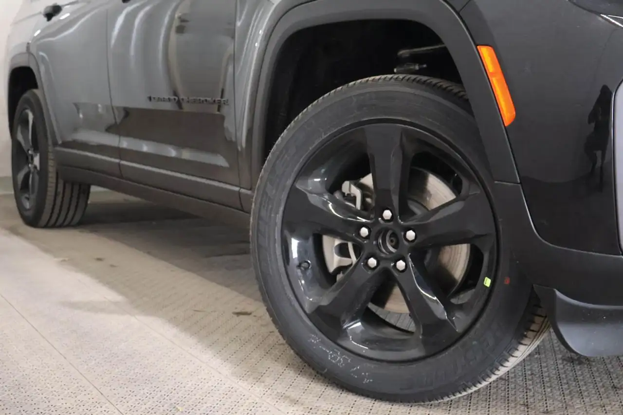 Jeep Grand Cherokee photo Jeep Grand Cherokee