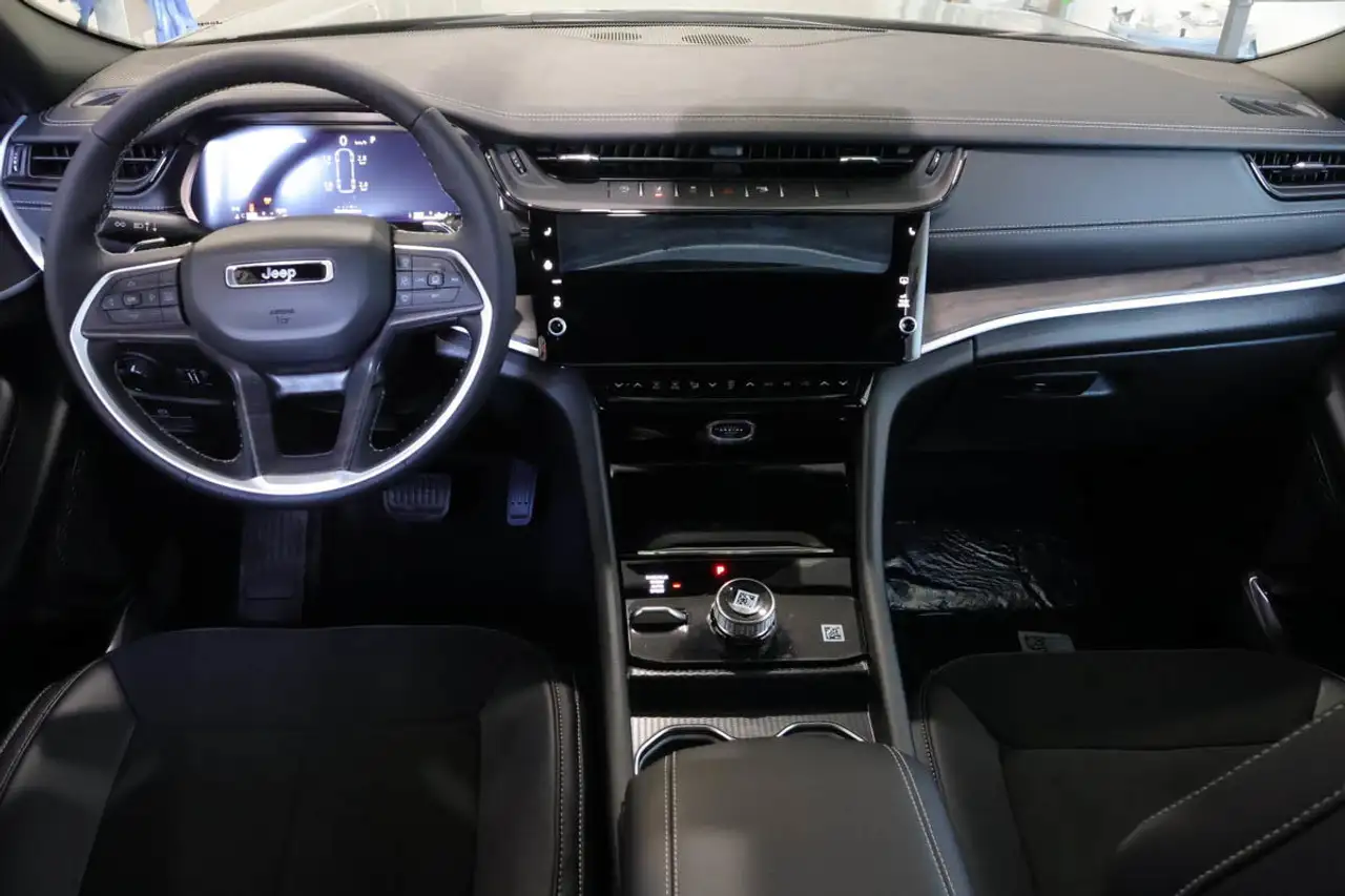 Jeep Grand Cherokee photo Jeep Grand Cherokee
