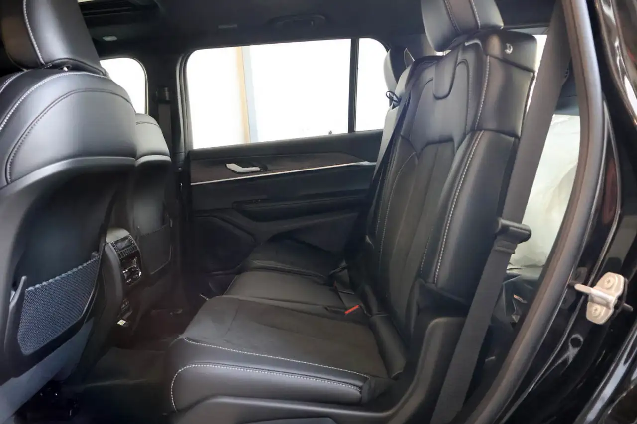 Jeep Grand Cherokee photo Jeep Grand Cherokee