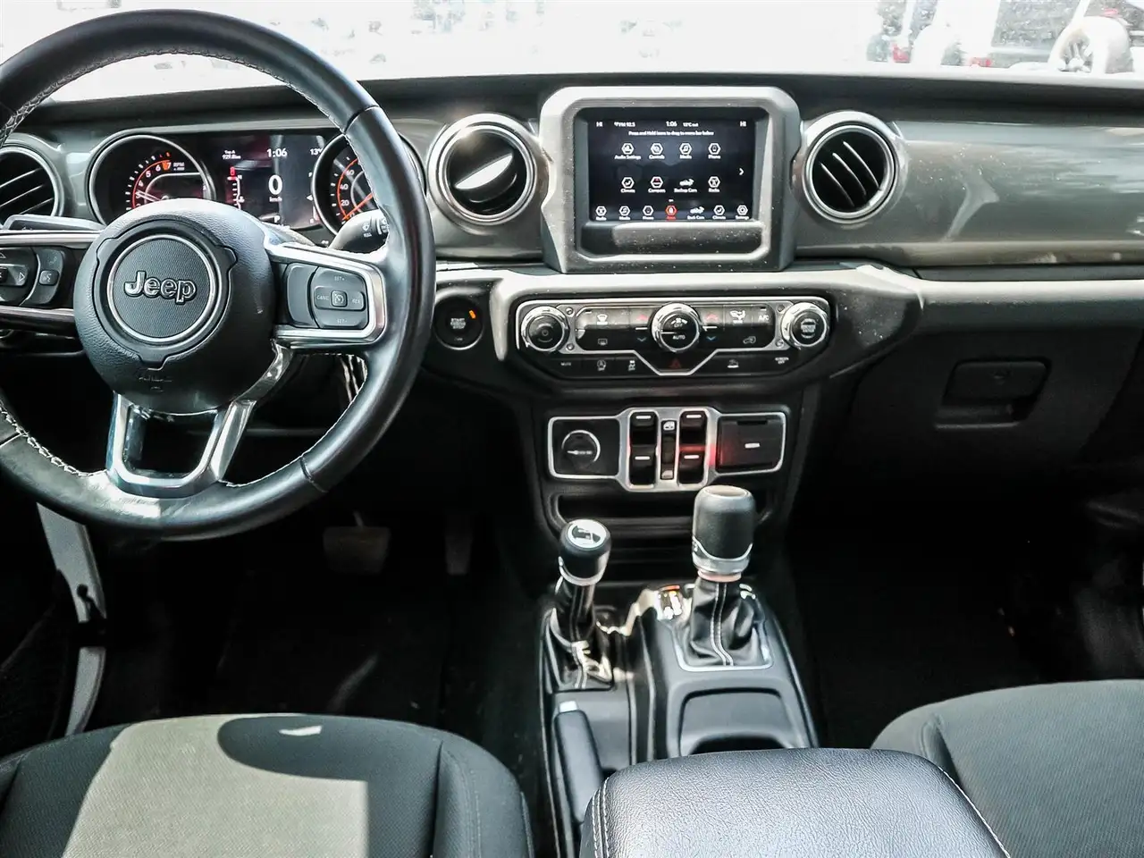 Jeep Gladiator снимка Jeep Gladiator