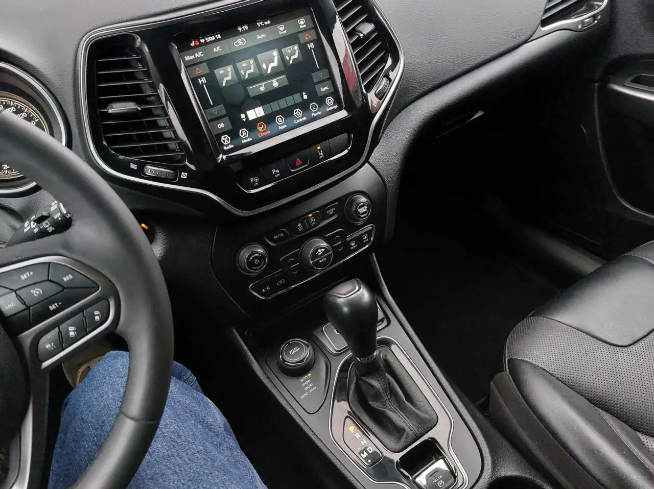 Jeep Cherokee photo Jeep Cherokee