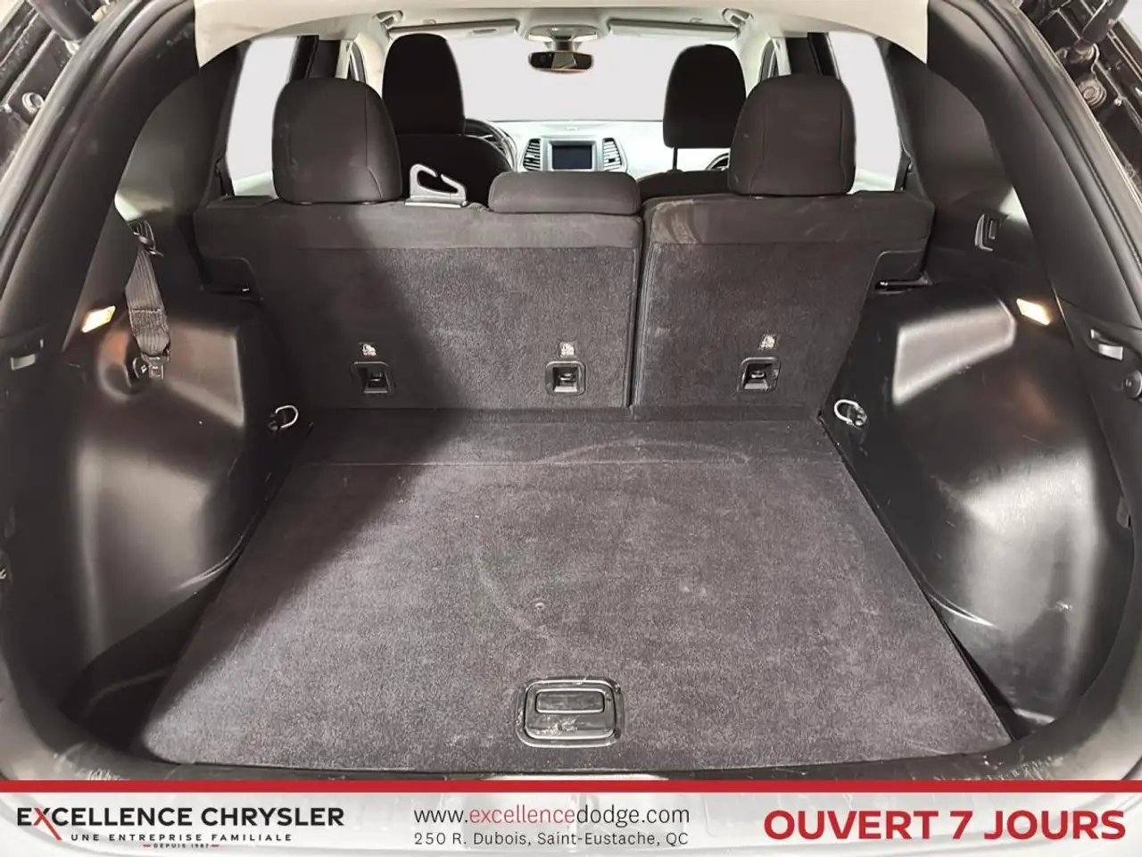 Jeep Cherokee снимка Jeep Cherokee