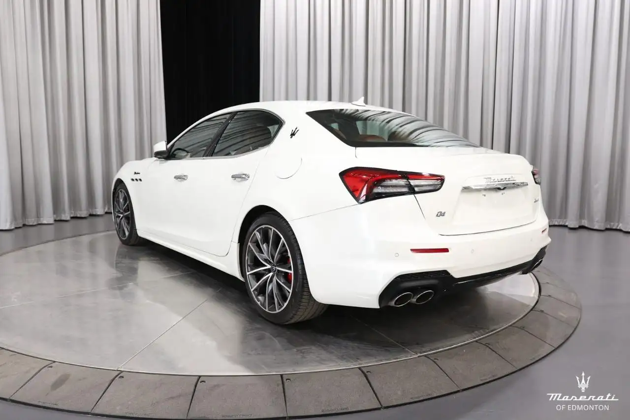 Maserati Ghibli снимка Maserati Ghibli