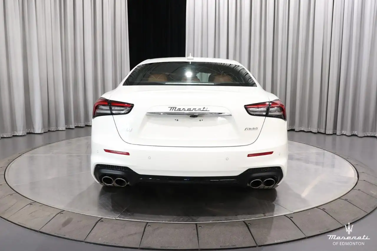 Maserati Ghibli снимка Maserati Ghibli