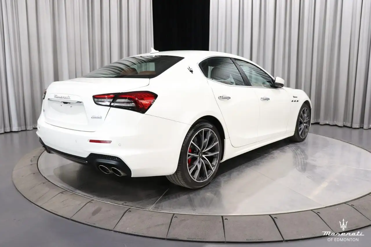 Maserati Ghibli снимка Maserati Ghibli
