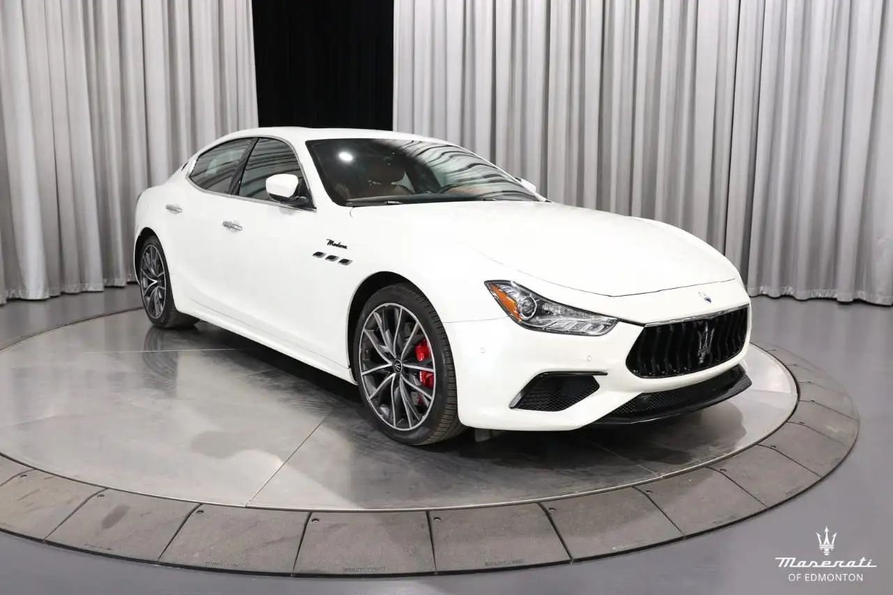 Maserati Ghibli снимка Maserati Ghibli