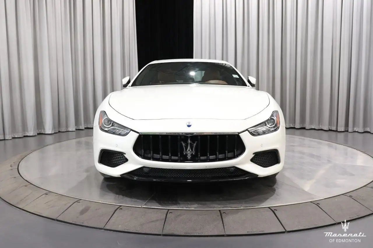 Maserati Ghibli снимка Maserati Ghibli