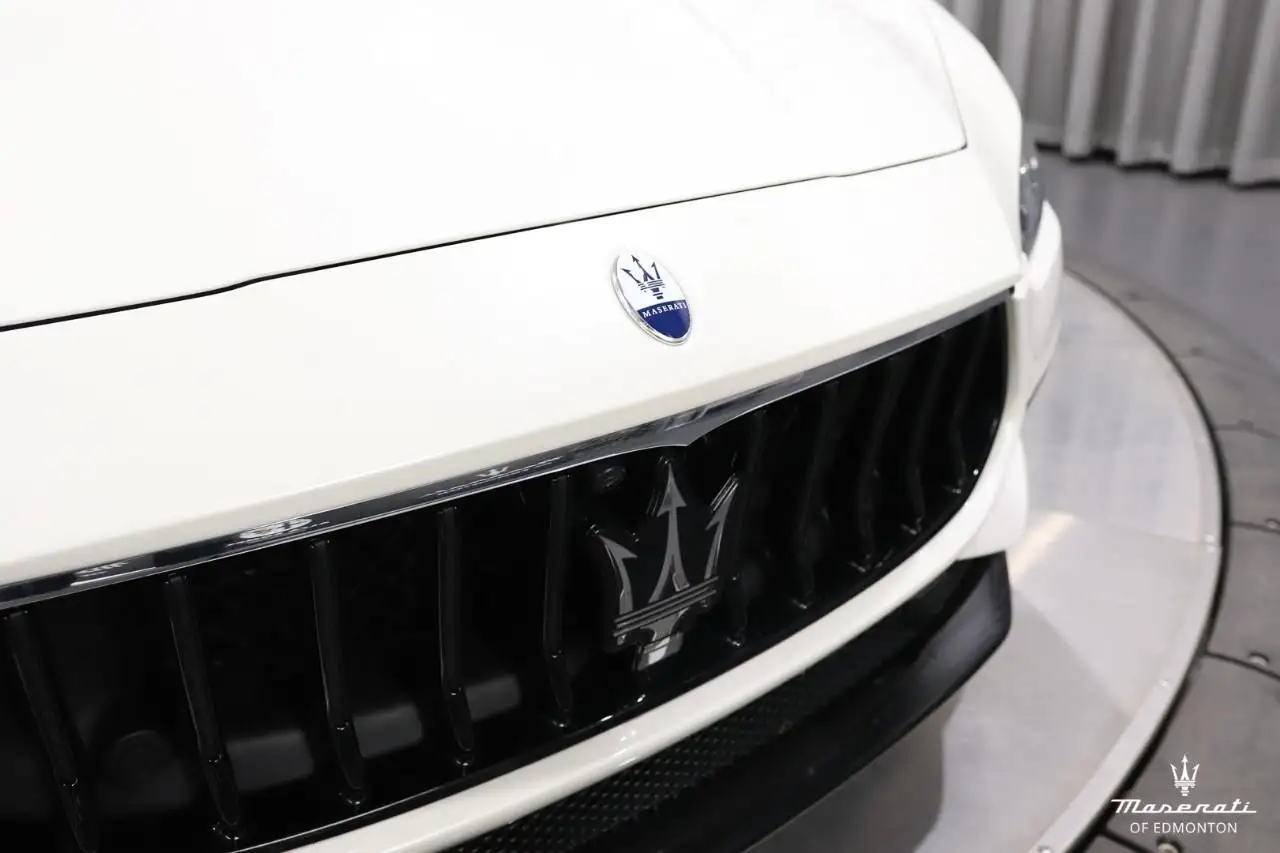 Maserati Ghibli снимка Maserati Ghibli