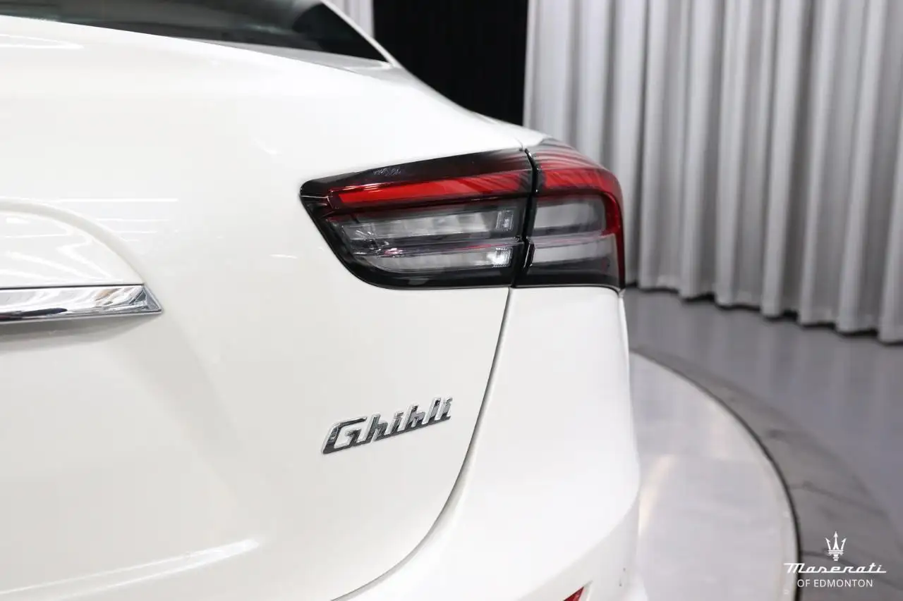 Maserati Ghibli снимка Maserati Ghibli