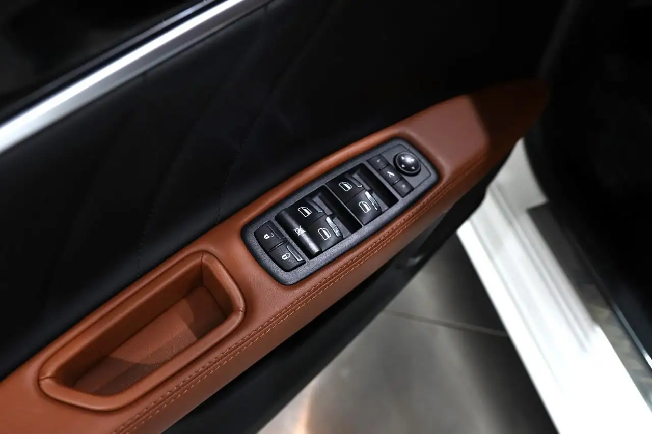 Maserati Ghibli снимка Maserati Ghibli
