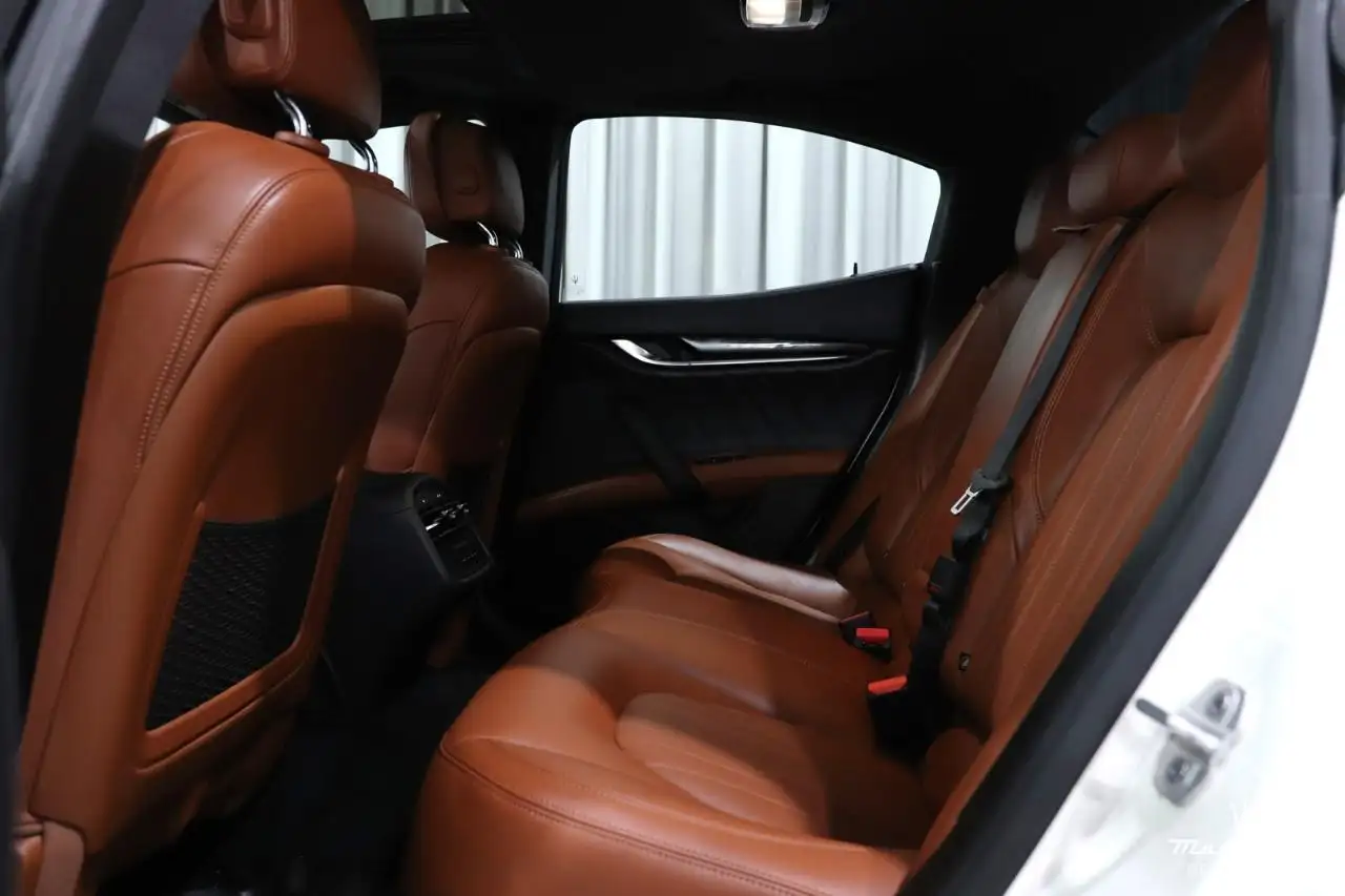 Maserati Ghibli снимка Maserati Ghibli