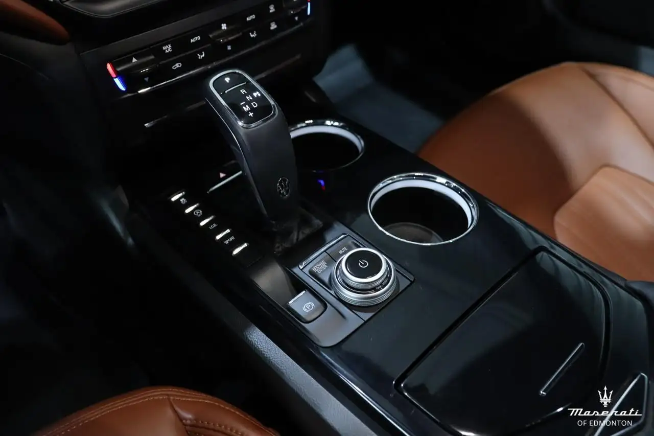 Maserati Ghibli снимка Maserati Ghibli
