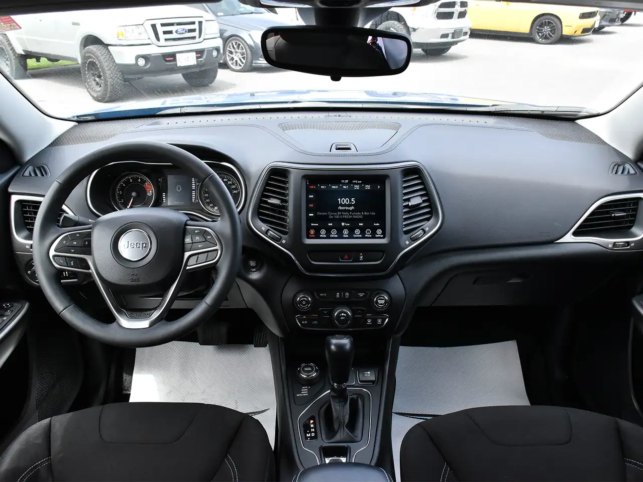 Jeep Cherokee снимка Jeep Cherokee