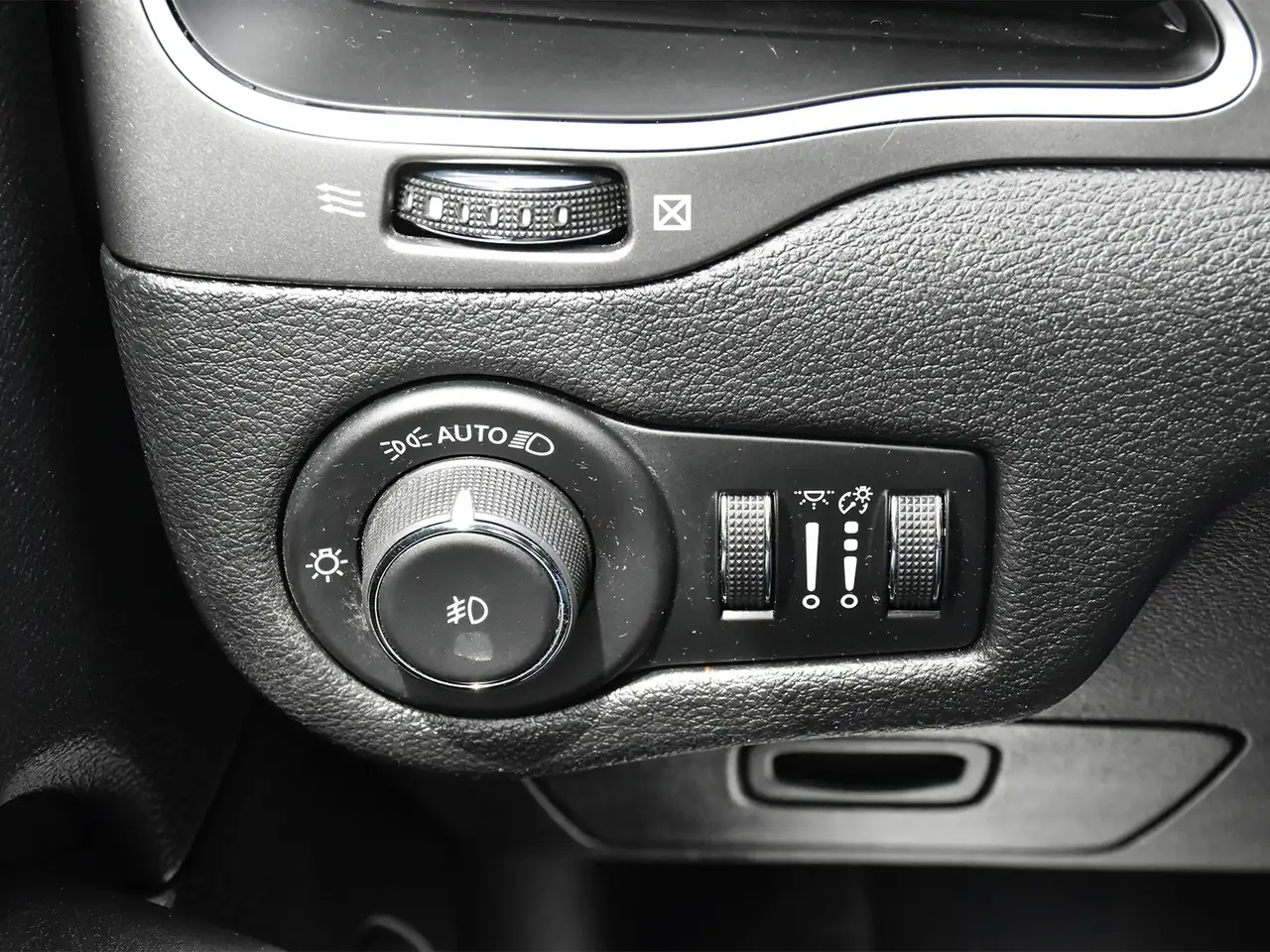 Jeep Cherokee снимка Jeep Cherokee
