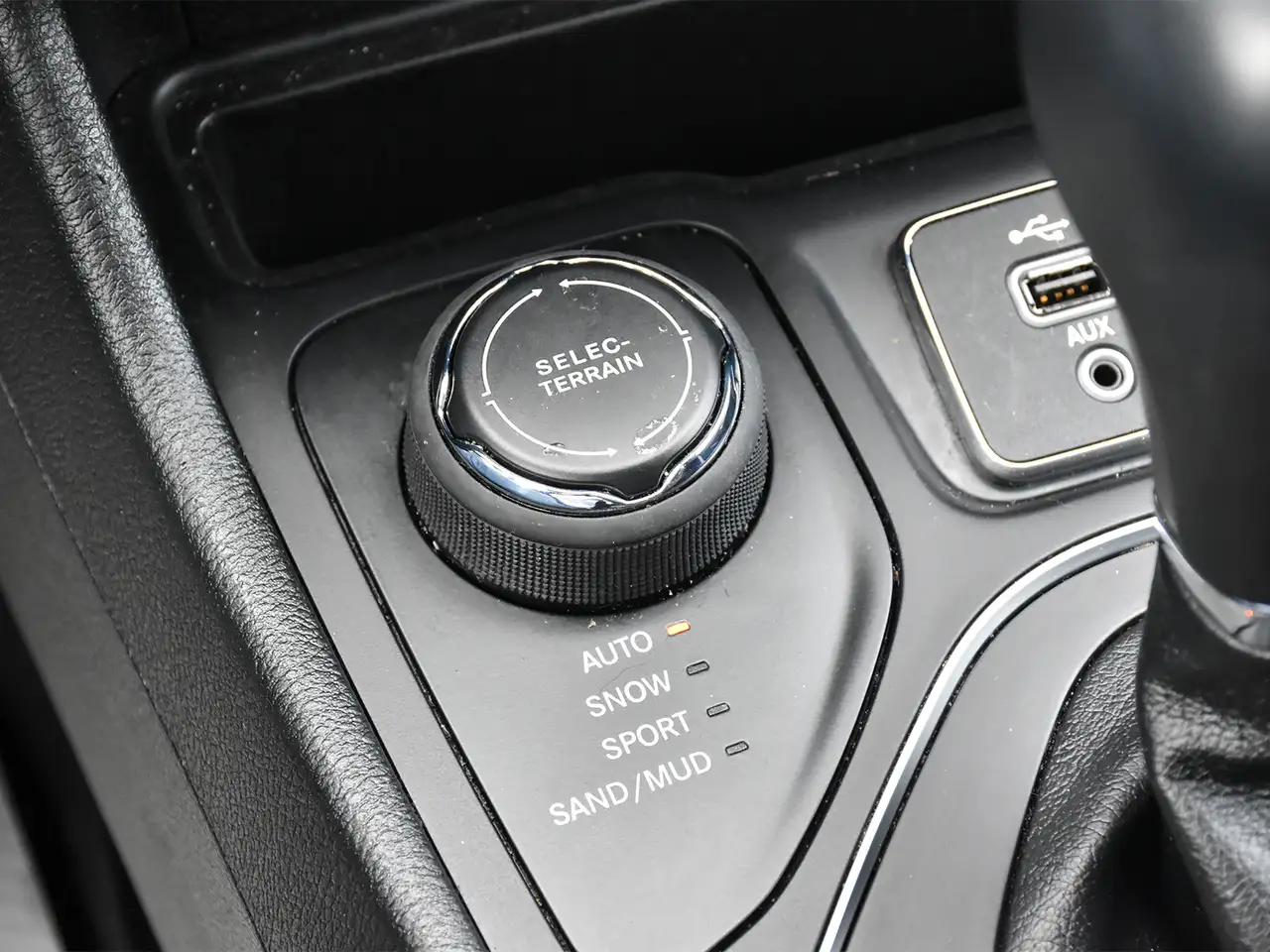 Jeep Cherokee снимка Jeep Cherokee
