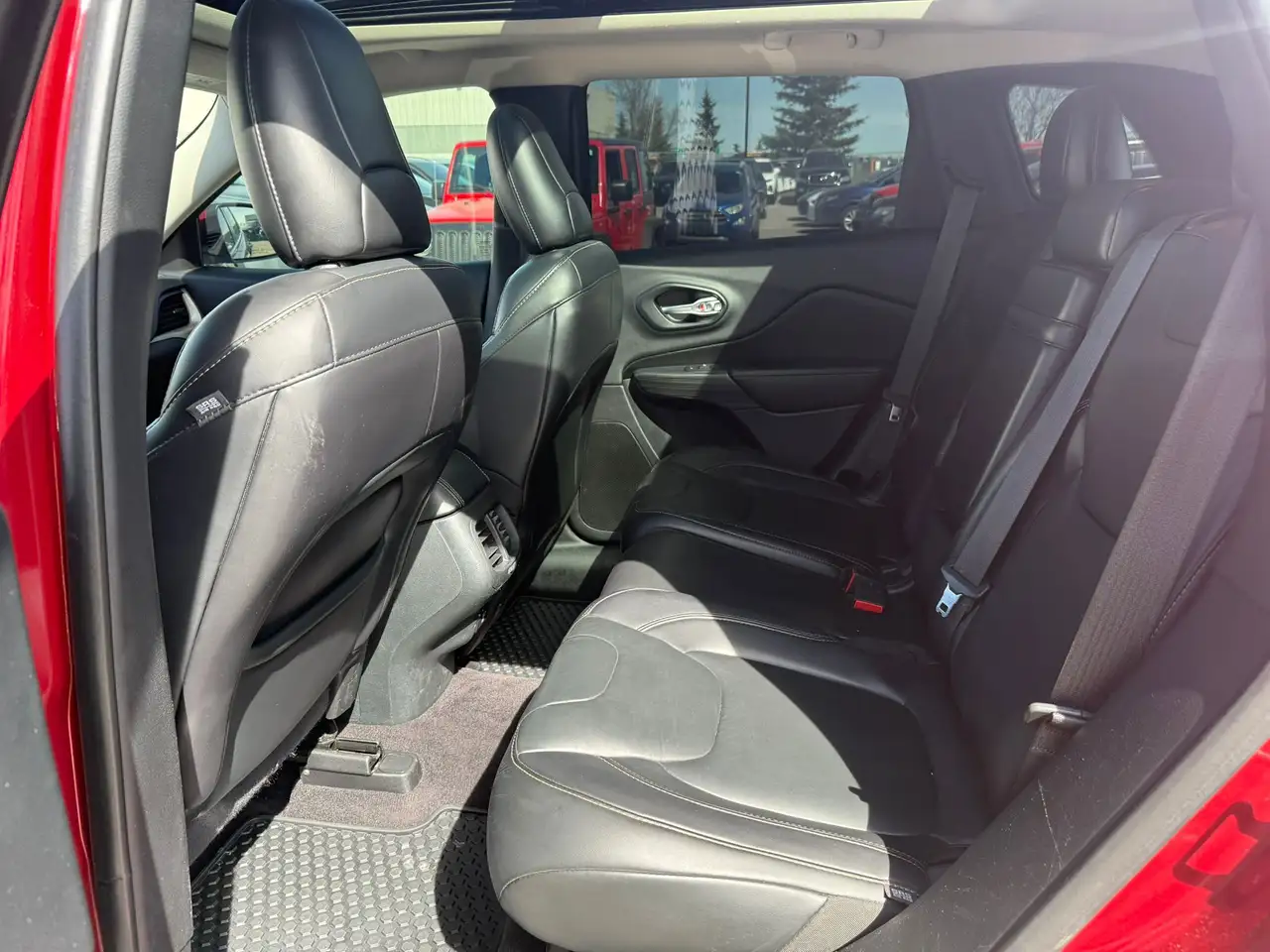 Jeep Cherokee снимка Jeep Cherokee