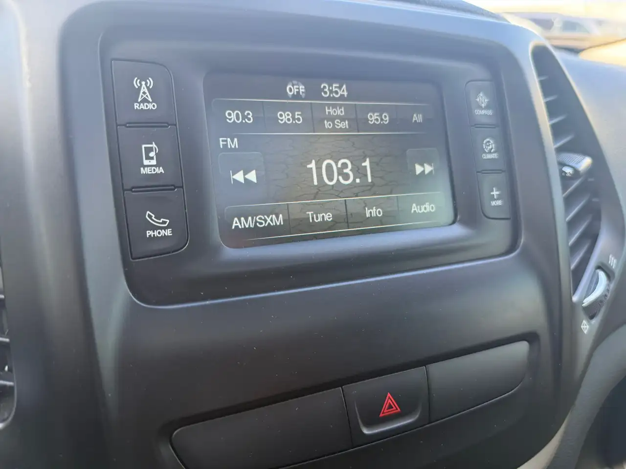Jeep Cherokee снимка Jeep Cherokee