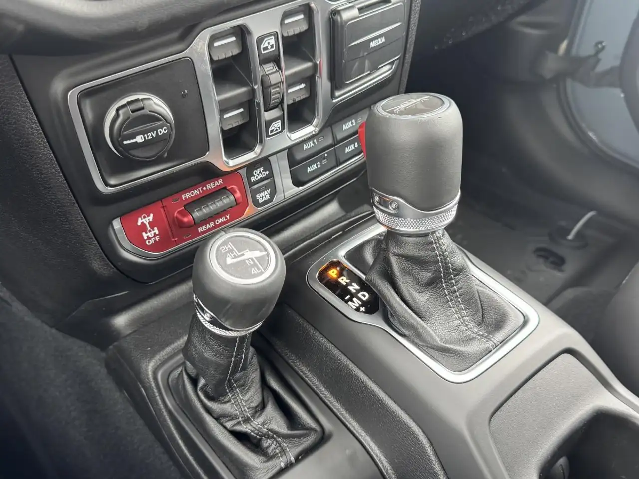 Jeep Gladiator снимка Jeep Gladiator