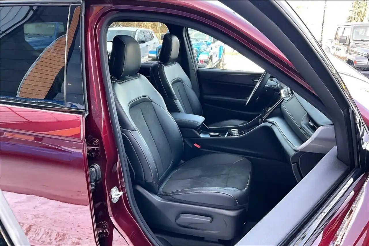 Jeep Grand Cherokee снимка Jeep Grand Cherokee
