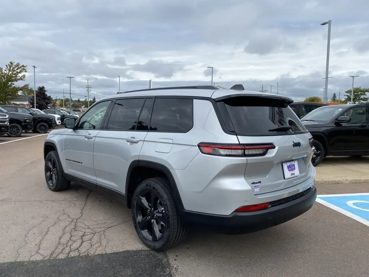 Jeep Grand Cherokee снимка Jeep Grand Cherokee