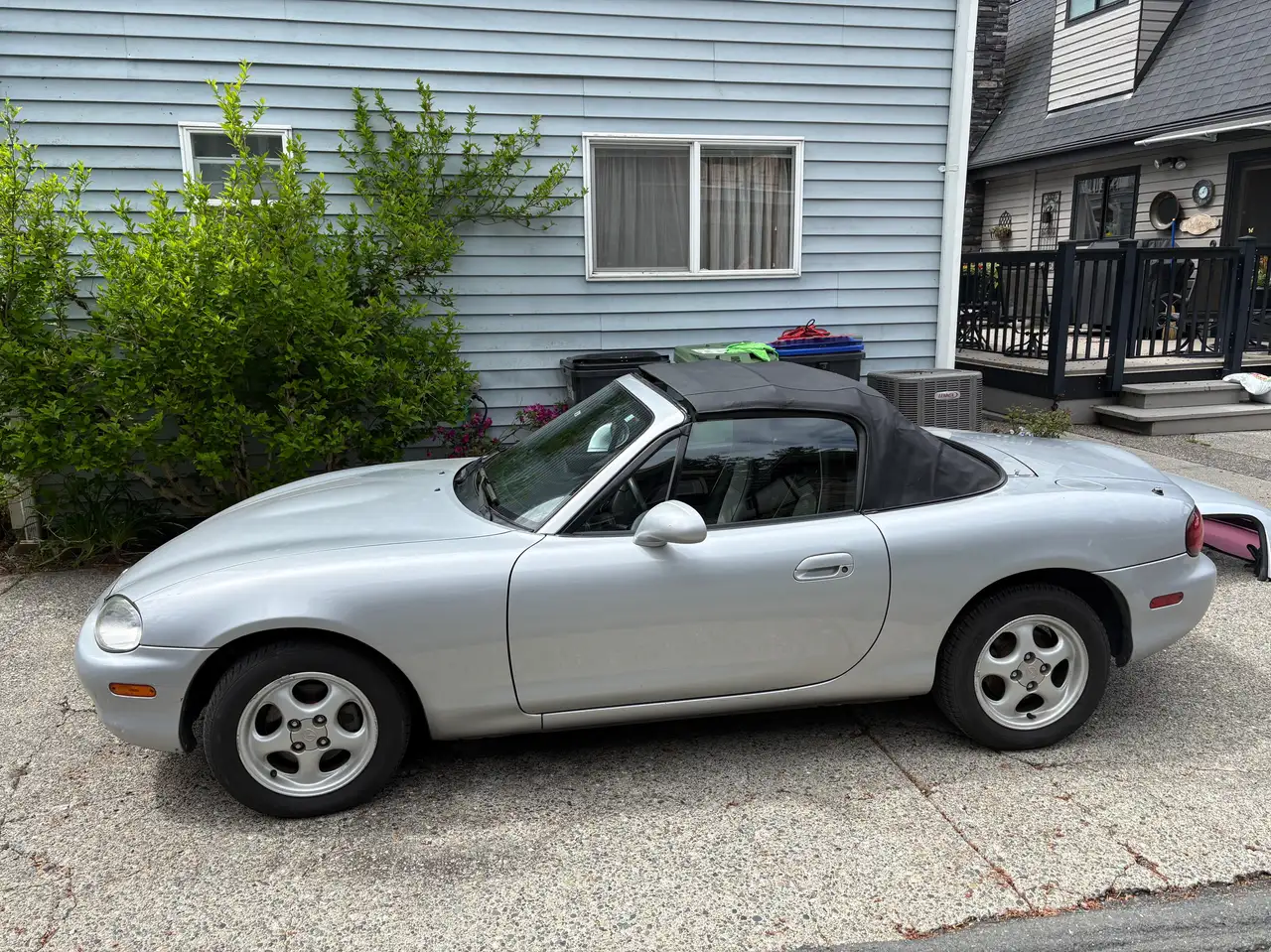 Mazda MX-5 Miata photo Mazda MX-5 Miata
