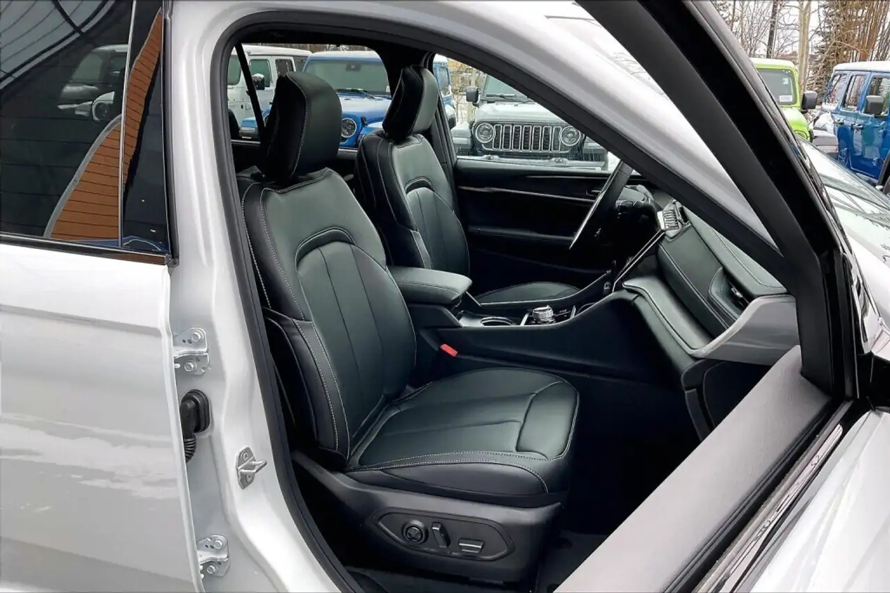 Jeep Grand Cherokee снимка Jeep Grand Cherokee