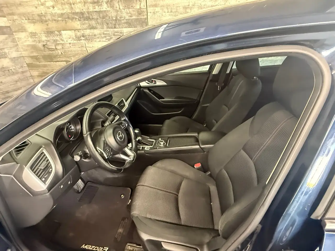 Mazda 3 снимка Mazda 3