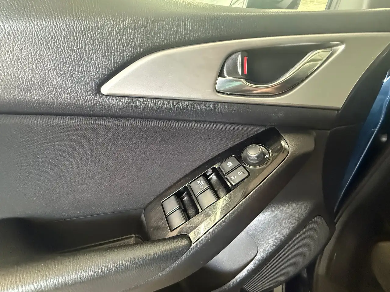 Mazda 3 снимка Mazda 3