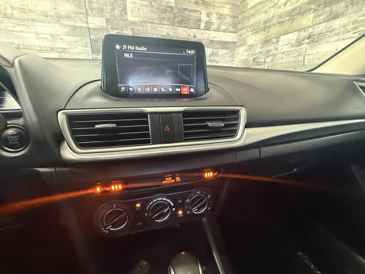 Mazda 3 снимка Mazda 3