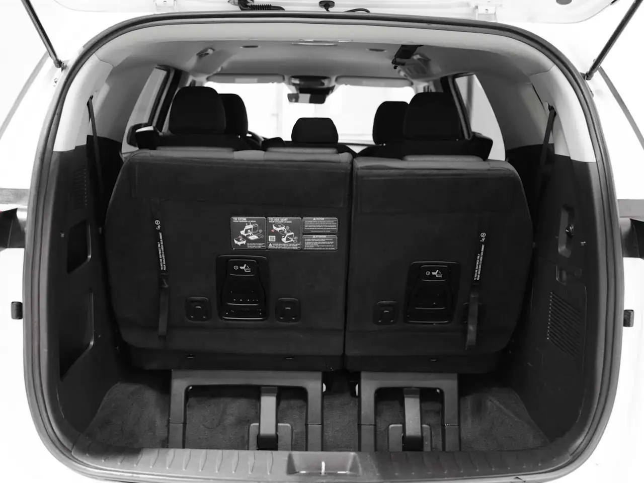Kia Carnival снимка Kia Carnival