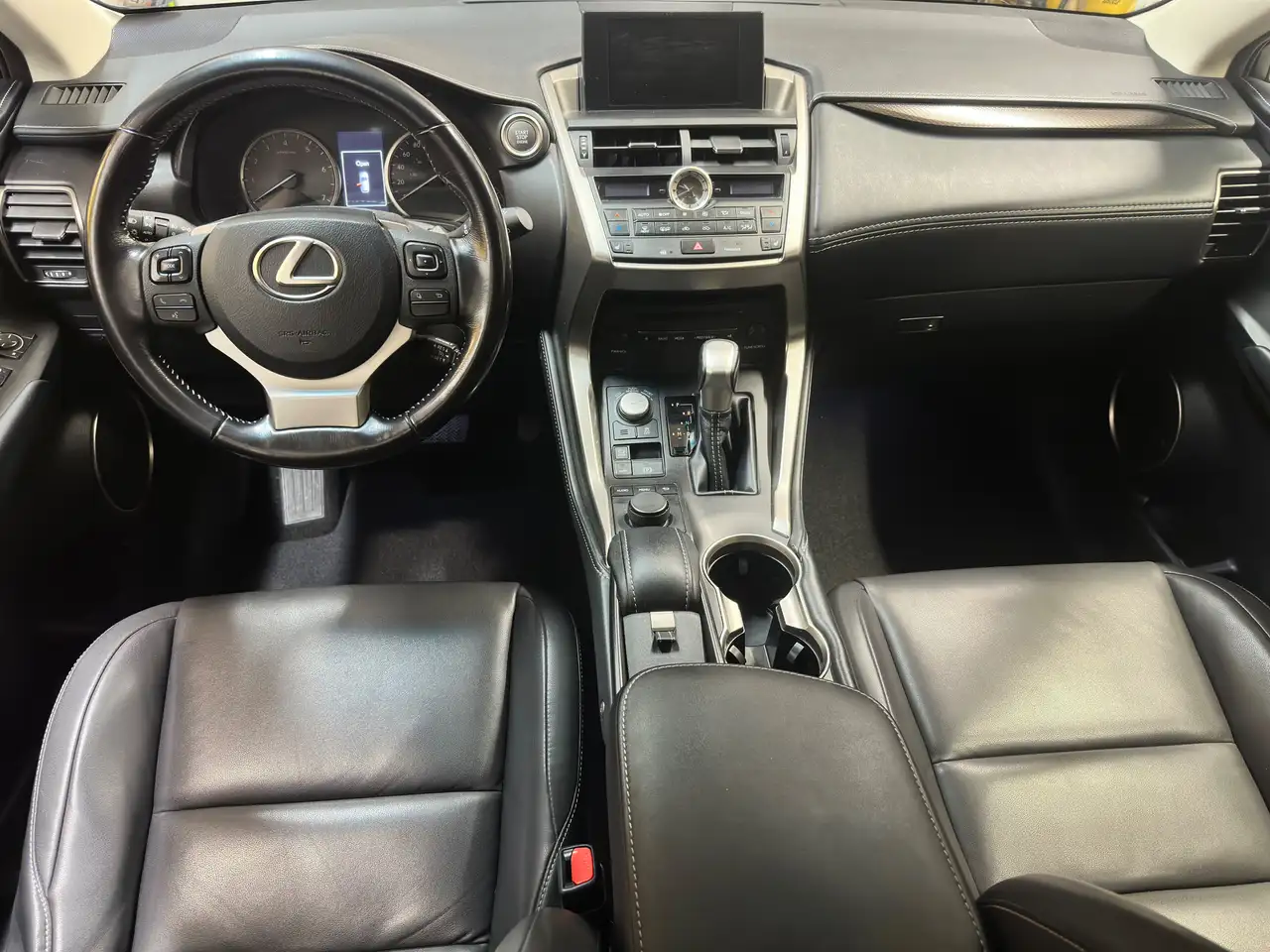 Lexus NX снимка Lexus NX