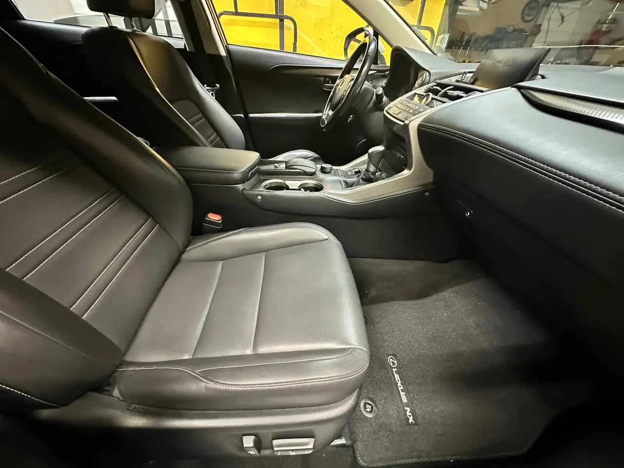 Lexus NX снимка Lexus NX