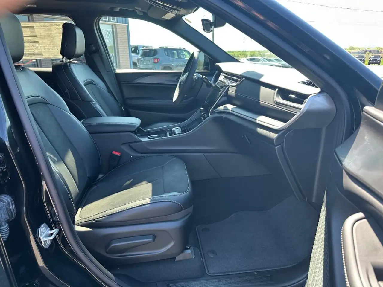 Jeep Grand Cherokee снимка Jeep Grand Cherokee