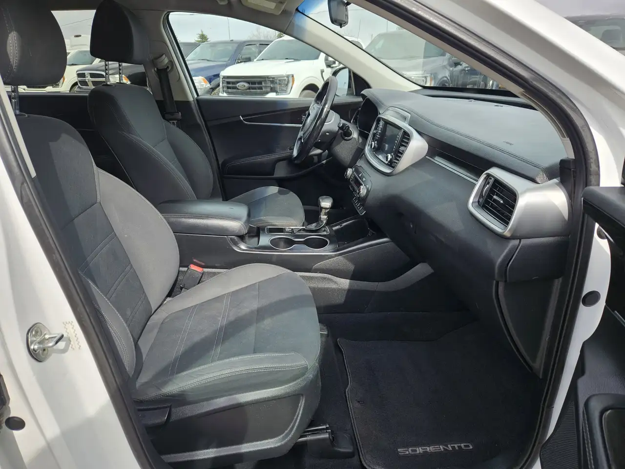 Kia Sorento photo Kia Sorento