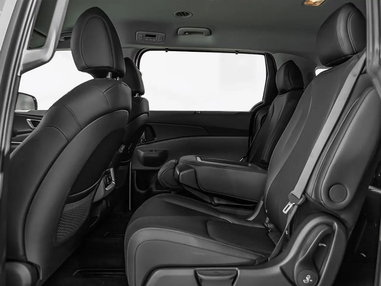 Kia Carnival снимка Kia Carnival