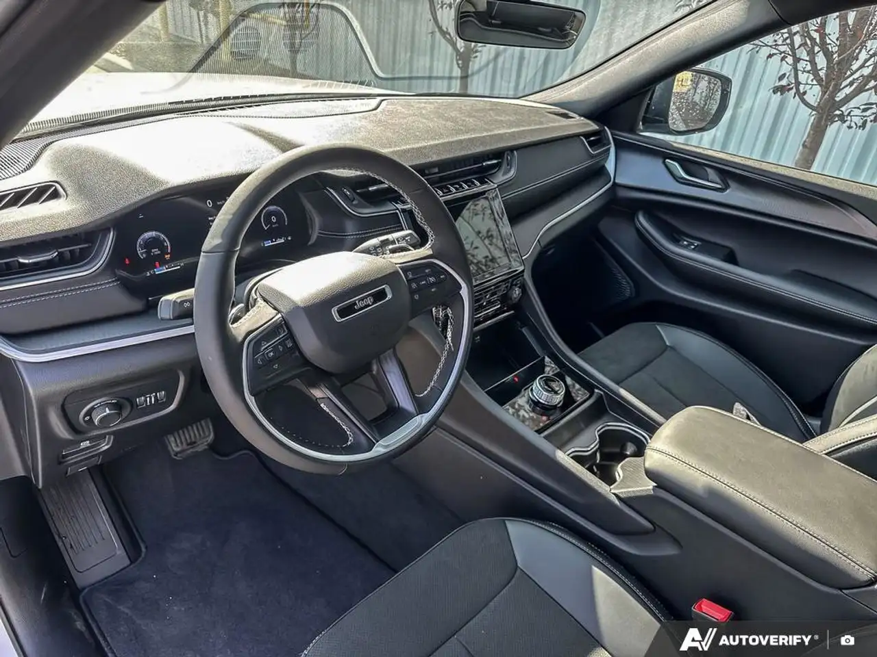 Jeep Grand Cherokee снимка Jeep Grand Cherokee
