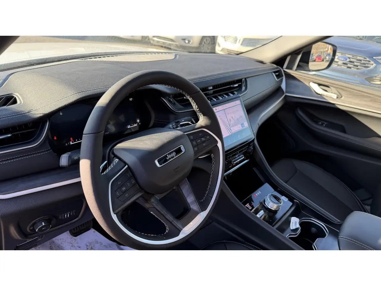 Jeep Grand Cherokee снимка Jeep Grand Cherokee