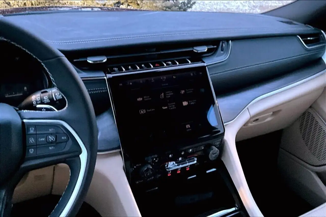 Jeep Grand Cherokee снимка Jeep Grand Cherokee