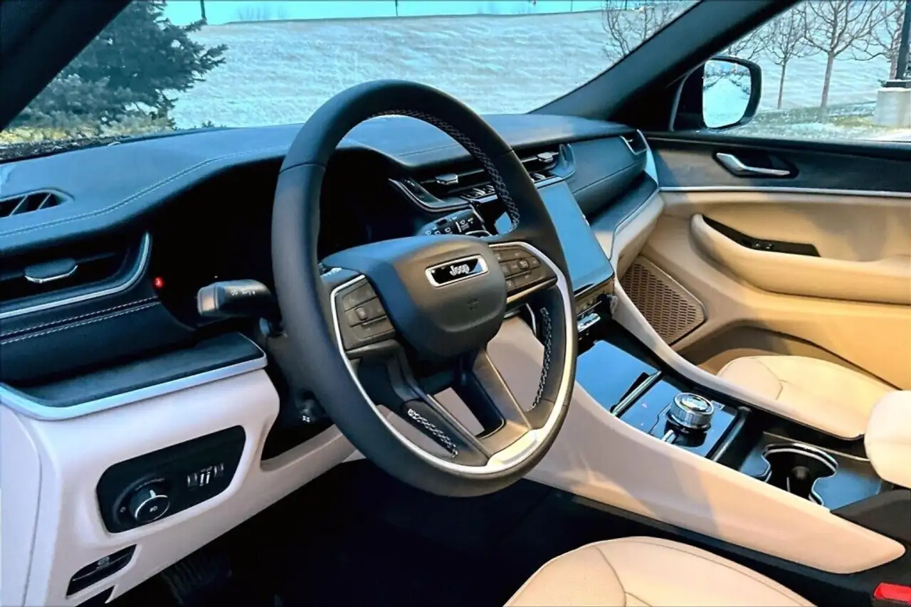 Jeep Grand Cherokee снимка Jeep Grand Cherokee