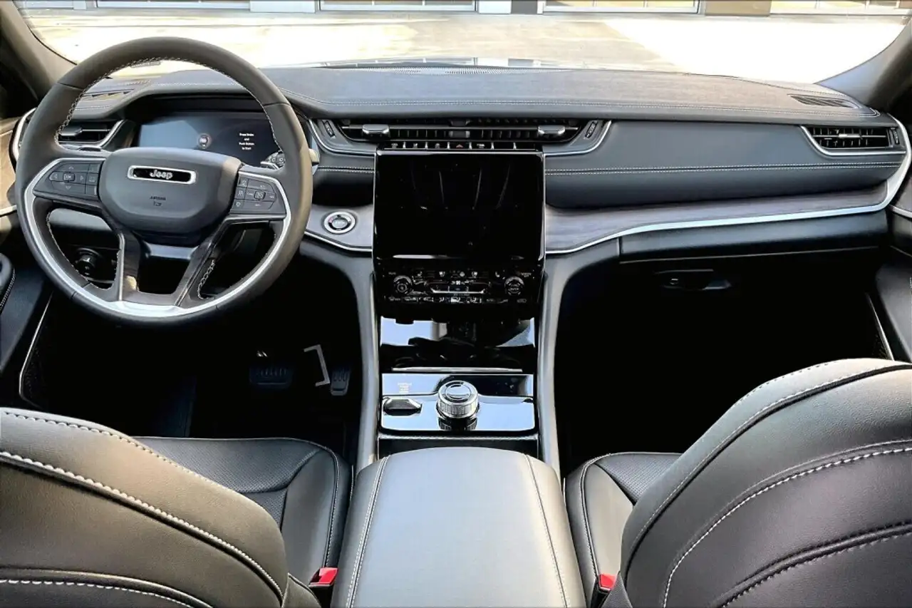 Jeep Grand Cherokee снимка Jeep Grand Cherokee