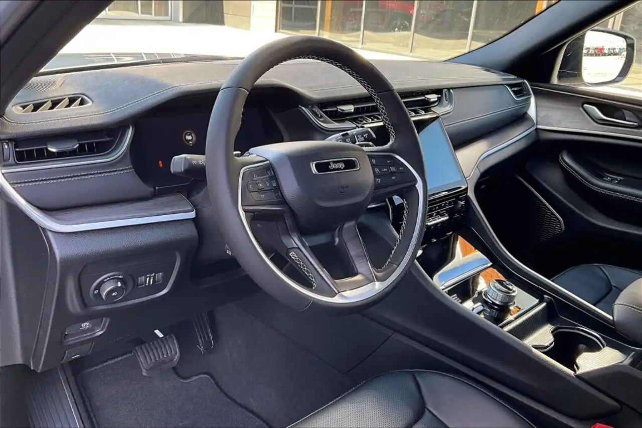 Jeep Grand Cherokee снимка Jeep Grand Cherokee