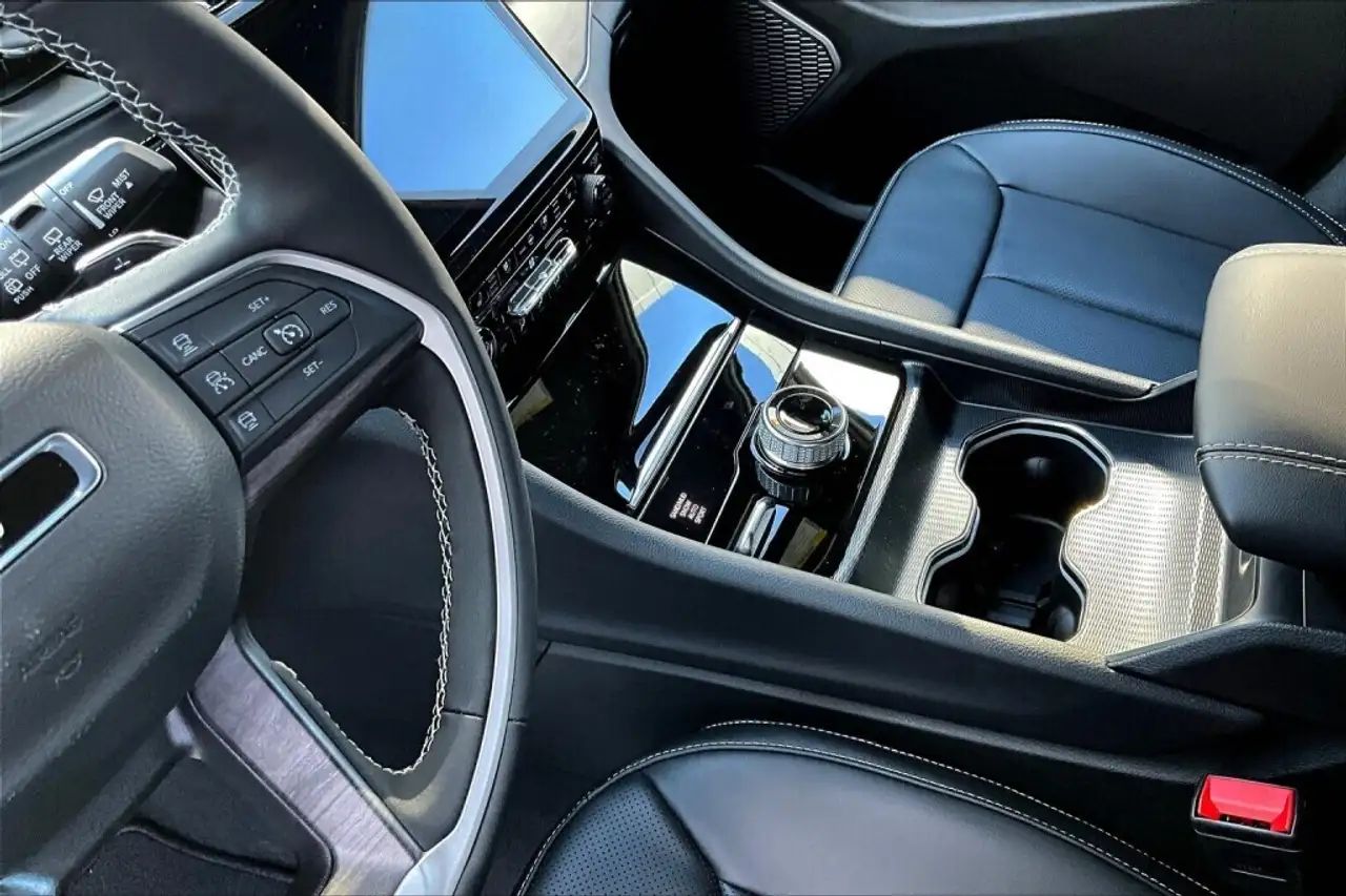 Jeep Grand Cherokee снимка Jeep Grand Cherokee