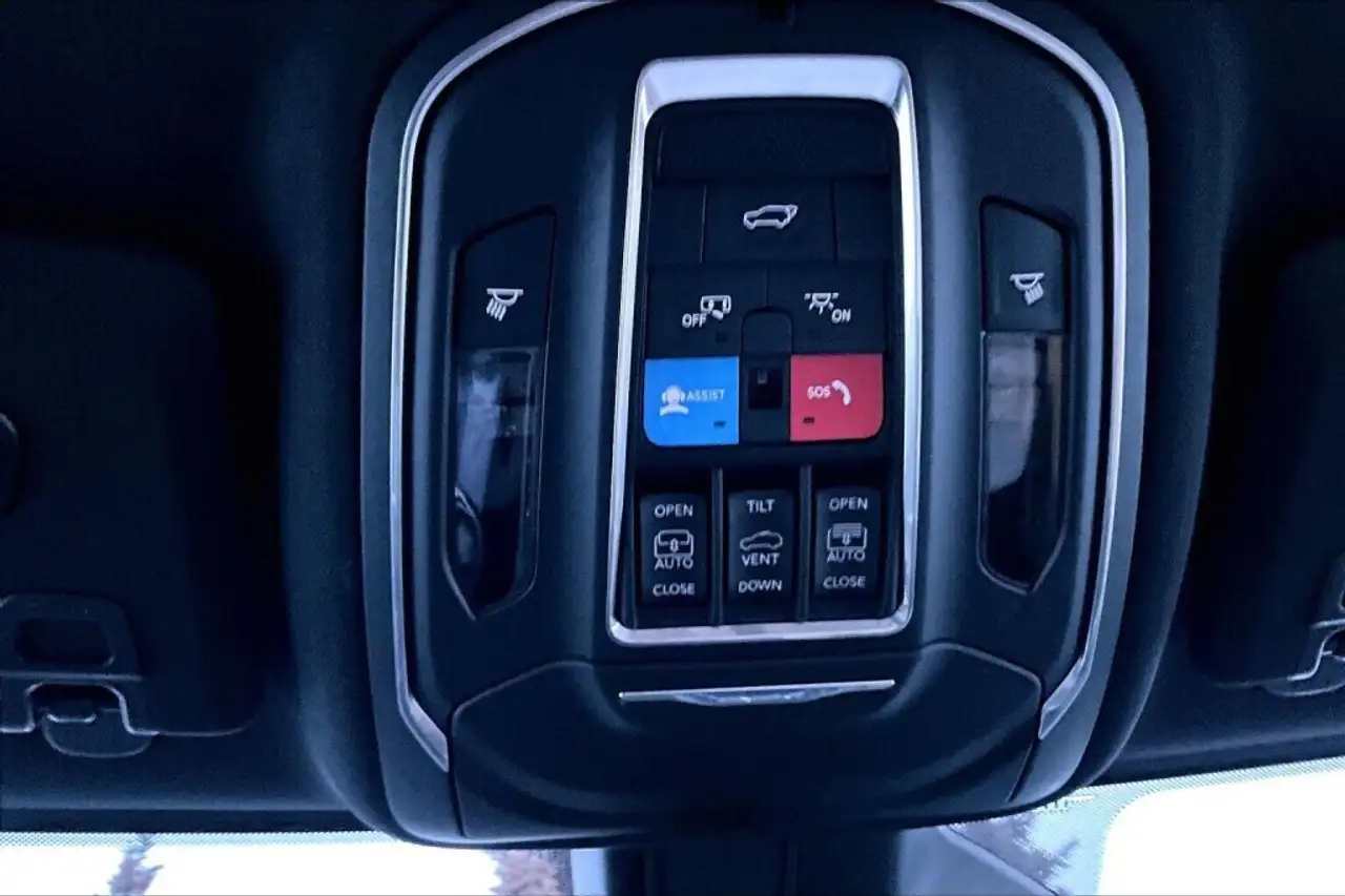 Jeep Grand Cherokee снимка Jeep Grand Cherokee