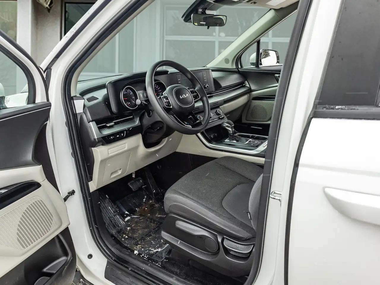 Kia Carnival снимка Kia Carnival
