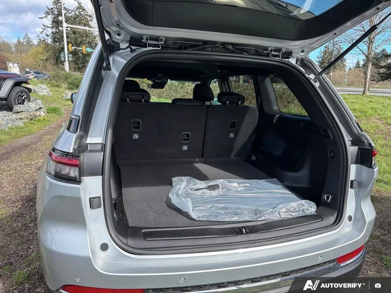 Jeep Grand Cherokee снимка Jeep Grand Cherokee
