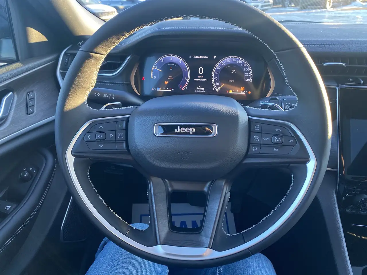 Jeep Grand Cherokee снимка Jeep Grand Cherokee