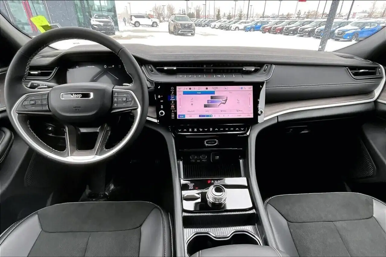 Jeep Grand Cherokee снимка Jeep Grand Cherokee