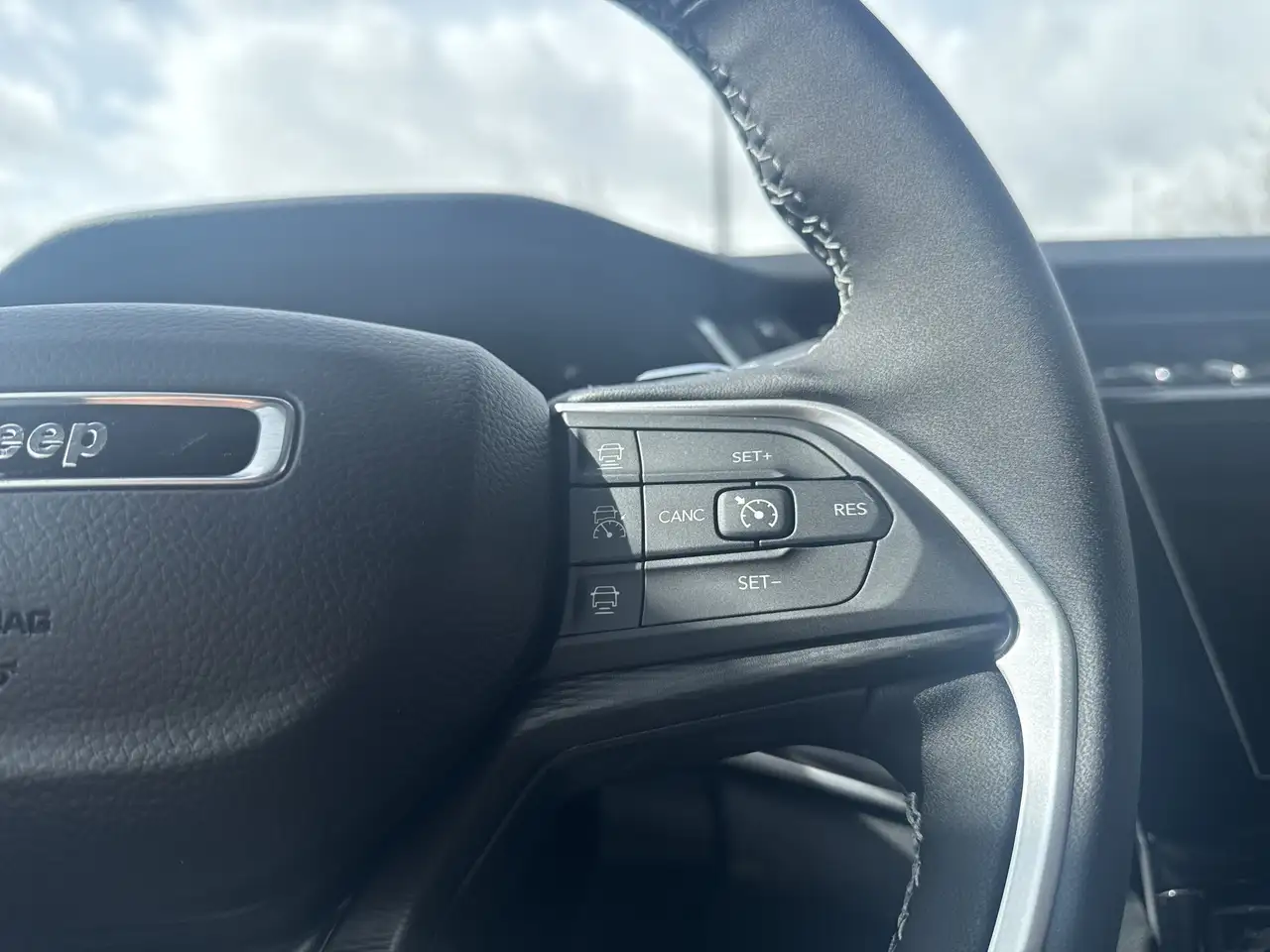 Jeep Grand Cherokee photo Jeep Grand Cherokee