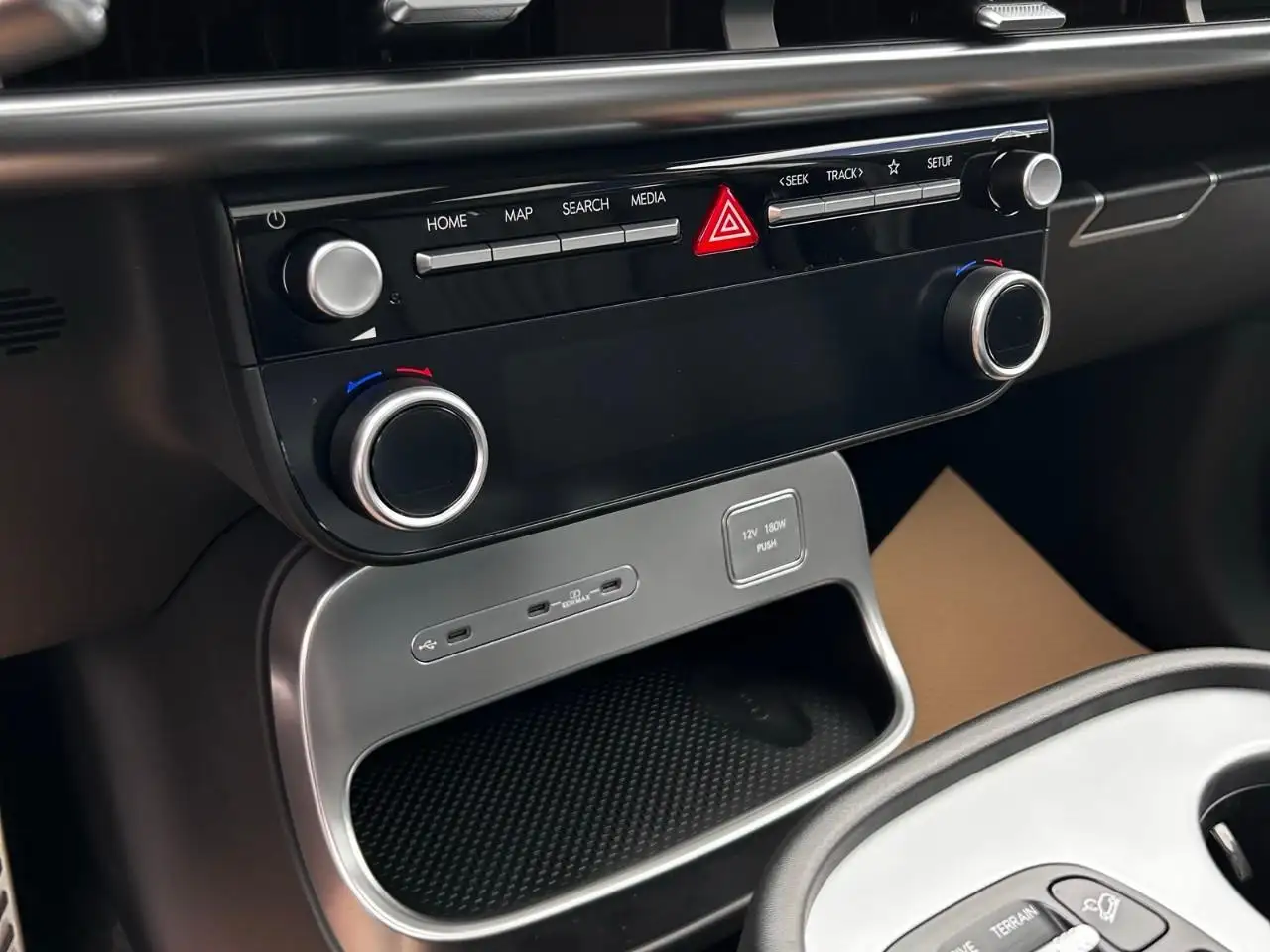 Hyundai IONIQ 9 снимка Hyundai IONIQ 9